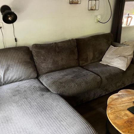 Chalet Bosrijk Midden In De Natuur-Eten&Drinken-Activiteiten-Ontspanning-En Nog Veel Meer هونديرلو المظهر الخارجي الصورة